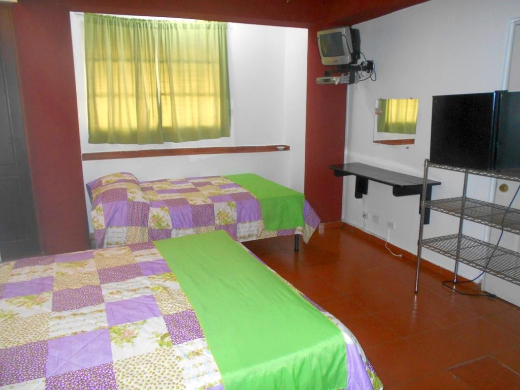 Hostal Condo-Parque Santo Domingo Buitenkant foto
