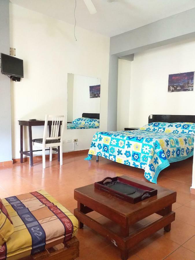 Hostal Condo-Parque Santo Domingo Buitenkant foto